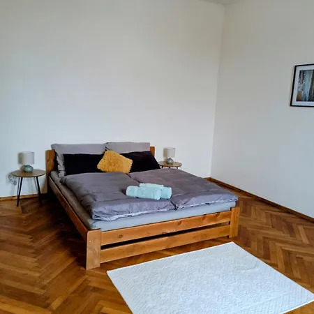 Waldruh S Terasou Apartman *